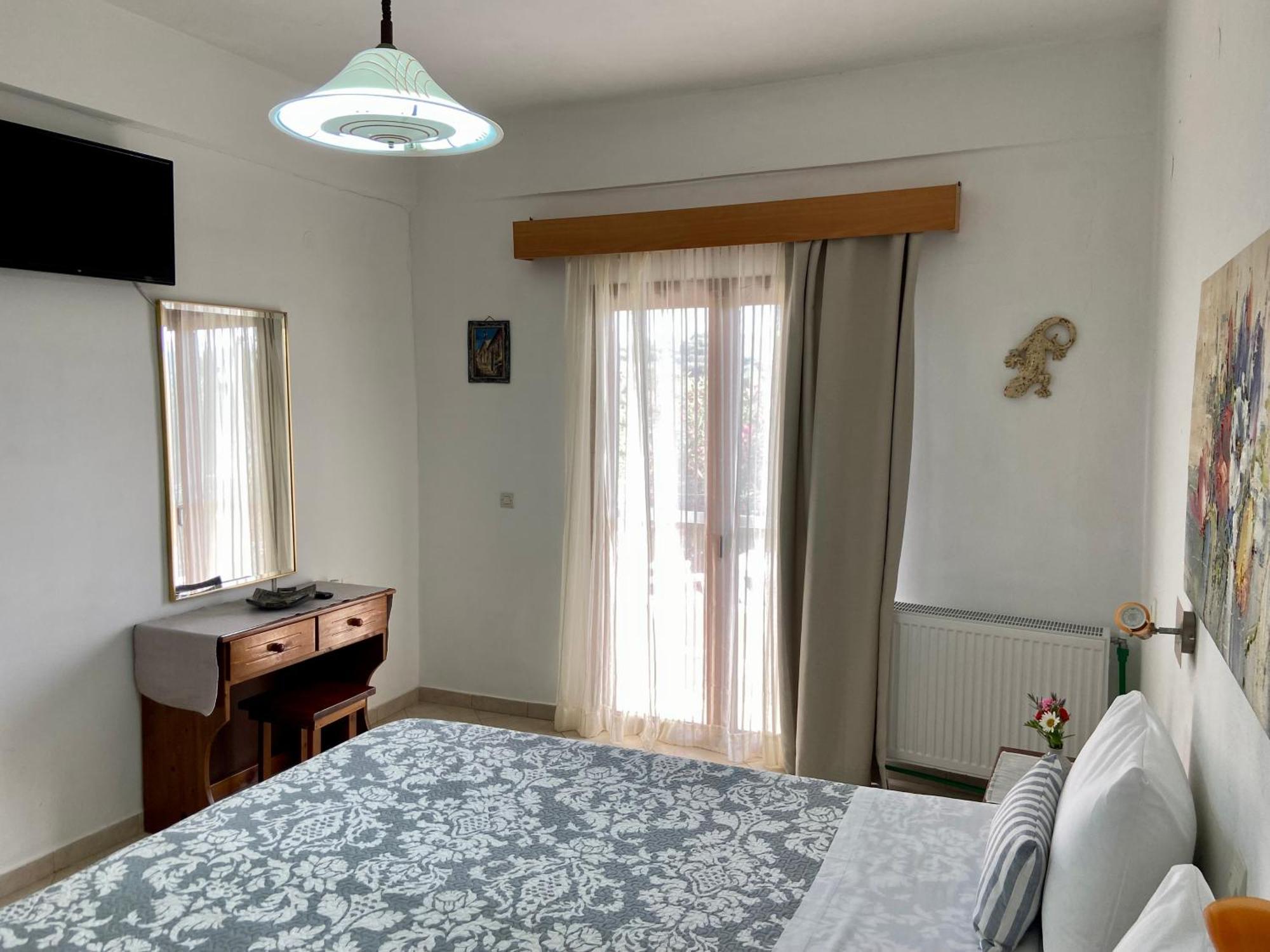 Floros Apartments 에이지오스스테파노스 외부 사진